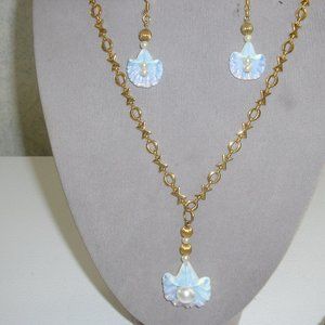 Feminine handcrafted  necklace and earring set
